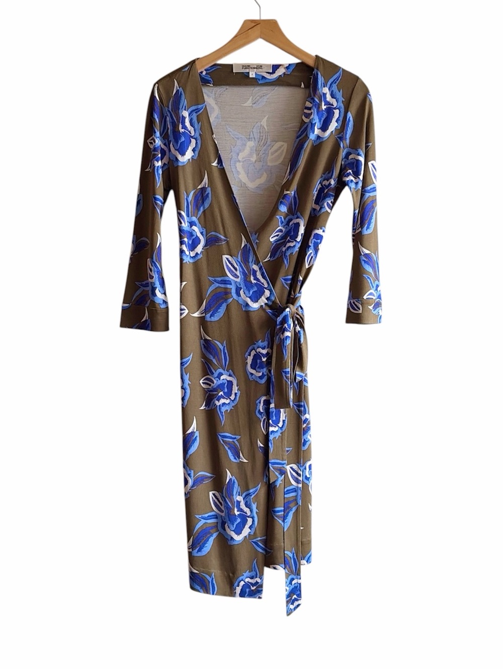 Diane Von Furstenberg Silk floral wrap dress size 4